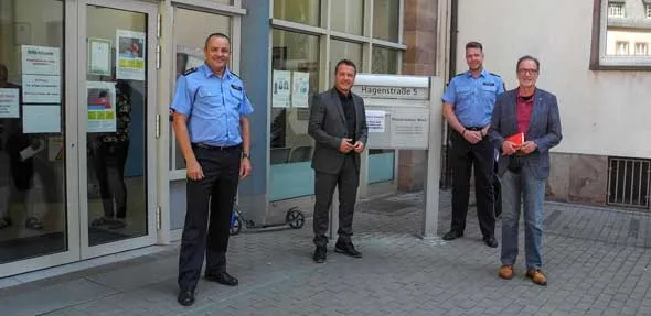Polizeidirektor Worms Klaus Sommer, MdL Jens Guth, Leiter der Polizeiinspektion Worms Thomas Lebkücher und Wolfgang Schwarz